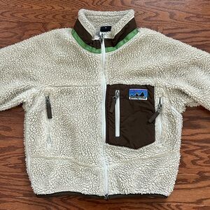 Patagonia kids size xs (5/6) tan fleece jacket